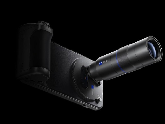 TVU Pocket with Zeiss tele converter lens attached